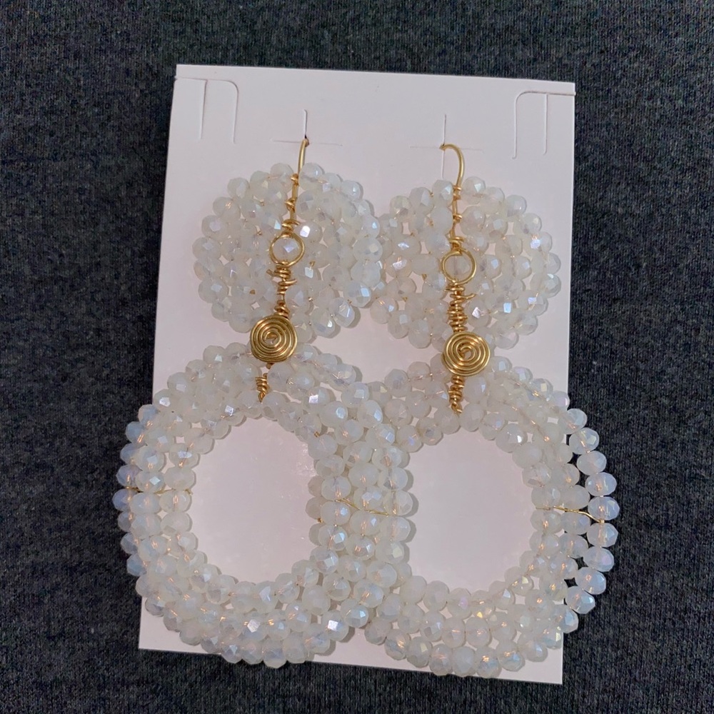Artesanal white earrings